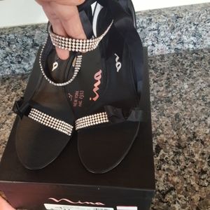 Nina new with tag size 11 black heels w bling strap NINA